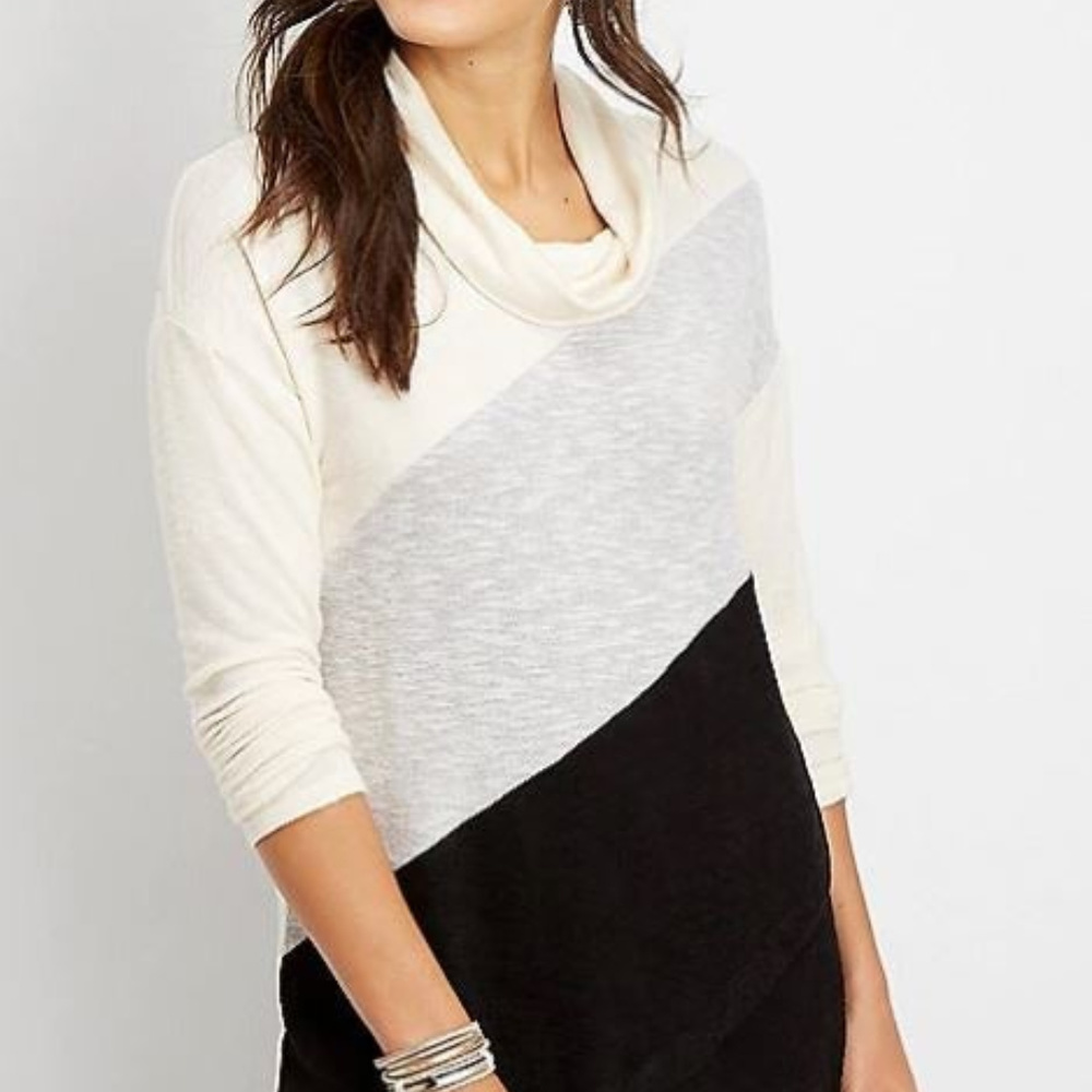 Maurices colorblock tulip hem cowl